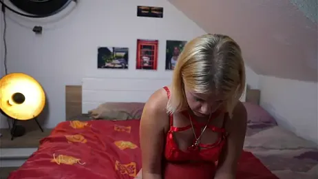 Moistdevil webcam model stream image