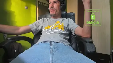 BigCumShoot webcam model stream image