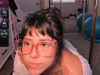 EveeLuna webcam model stream image