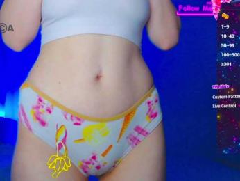 Emelicristal webcam model stream image