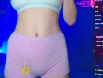 Emelicristal webcam model stream image