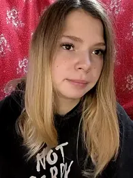 Zuli_Kiska webcam model stream image