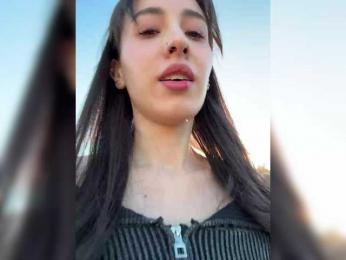 AlinaWey webcam model stream image