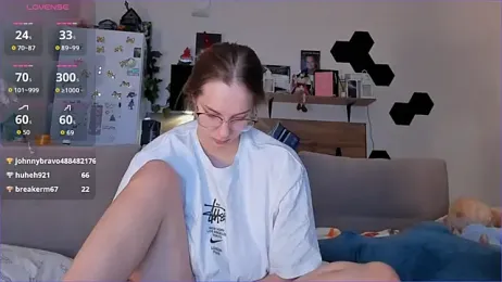 Girl_alone_home webcam model stream image