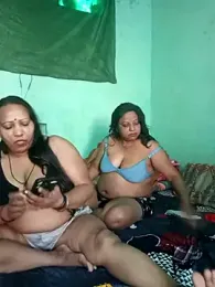 LoveOnStream webcam model stream image