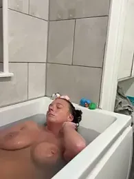 JustYourNormalCouple webcam model stream image