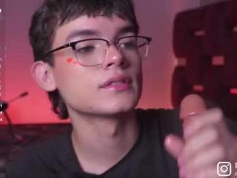 angelocute_ webcam model stream image