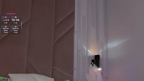 SaraHearts webcam model stream image