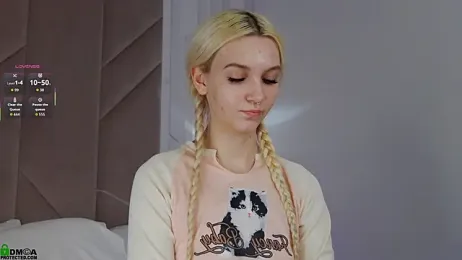 SaraHearts webcam stripchat model stream image