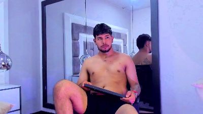 LiamSaenz webcam model stream image