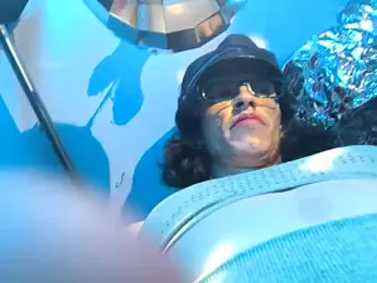 gurlnips webcam model stream image