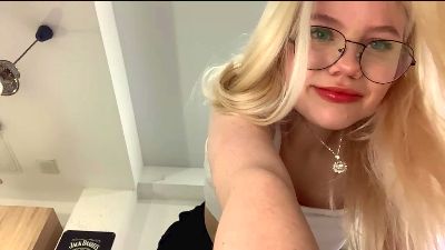 PLUSHIE_EYES webcam model stream image