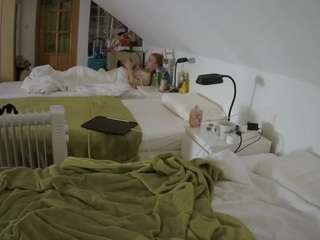voyeurcam-julmodels-bed-3 webcam model stream image