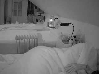 voyeurcam-julmodels-bed-3 webcam model stream image