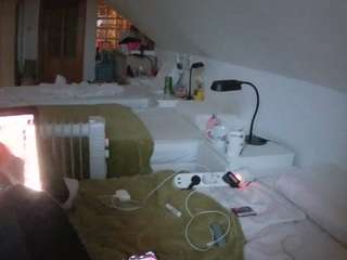 voyeurcam-julmodels-bed-3 webcam model stream image