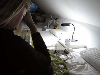 voyeurcam-julmodels-bed-3 webcam model stream image
