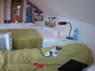 voyeurcam-julmodels-bed-3 webcam camsoda model stream image