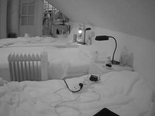 voyeurcam-julmodels-bed-3 webcam model stream image