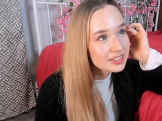 Louvenia Kozola webcam model stream image