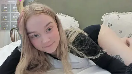-baby-tiny- webcam model stream image