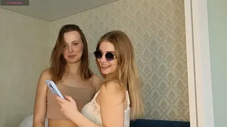 twoflowersshy webcam model stream image