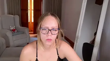 Naughty_Kitti webcam model stream image