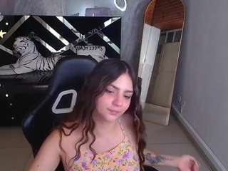 emily-cooper-a webcam model stream image