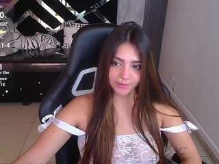 emily-cooper-a webcam model stream image
