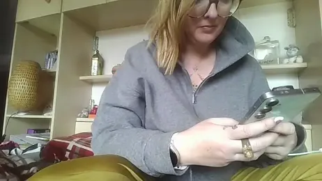 LiquidLeonie webcam model stream image