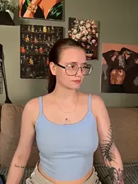 Sabrina_shells webcam stripchat model stream image