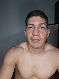 leoruizX webcam model stream image