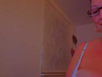 Connyat99 webcam model stream image