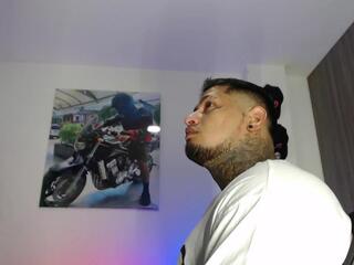 Apolo Strongman webcam model stream image