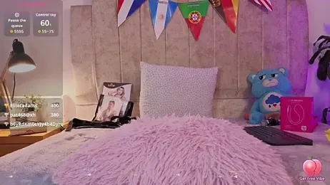 Emilly-hall webcam model stream image
