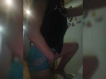 SeXy-MiLF-Xo4y webcam model stream image