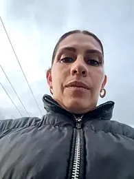 Alysson-- webcam model stream image