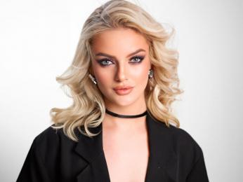 ViviennePower webcam model stream image