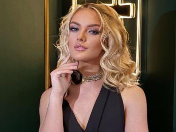 ViviennePower webcam model stream image