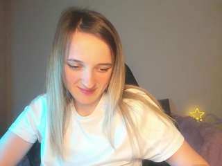 rousereedd webcam model stream image