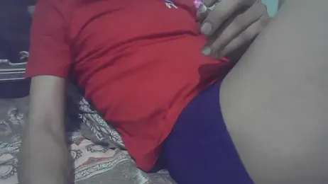 lovebug_69 webcam model stream image