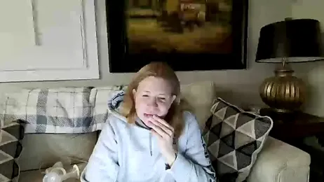 JulieHolliday webcam model stream image