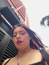 RojitasTeaseX_ webcam model stream image