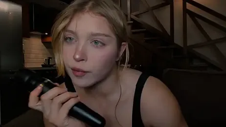 VanillaLivitski webcam model stream image