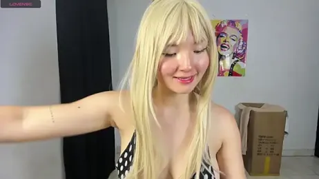 Alice_bloom_ webcam model stream image