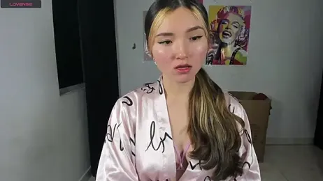 Alice_bloom_ webcam model stream image