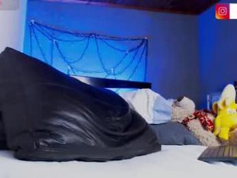 ryannhill_ webcam model stream image