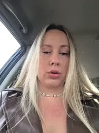 Mona_Plus webcam model stream image