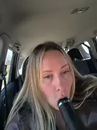 Mona_Plus webcam model stream image