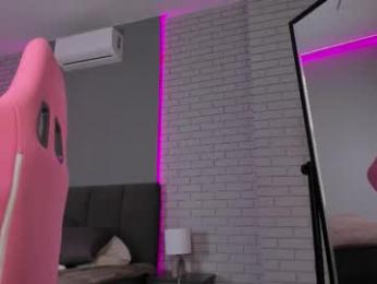 hazel_7 webcam model stream image