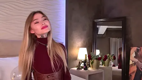 AriWild webcam model stream image